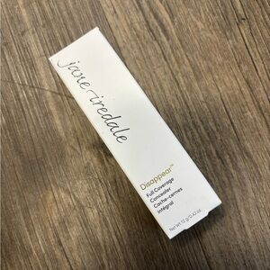 Concealer, medium light